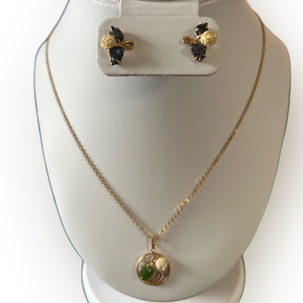 14k Gold Fill Jade Heart & White Rose Bud Pendant Necklace and earrings, EUC